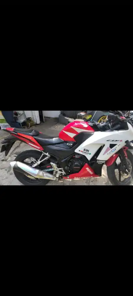 Honda  cbr tinggal pake  pajak isi mesin bagus