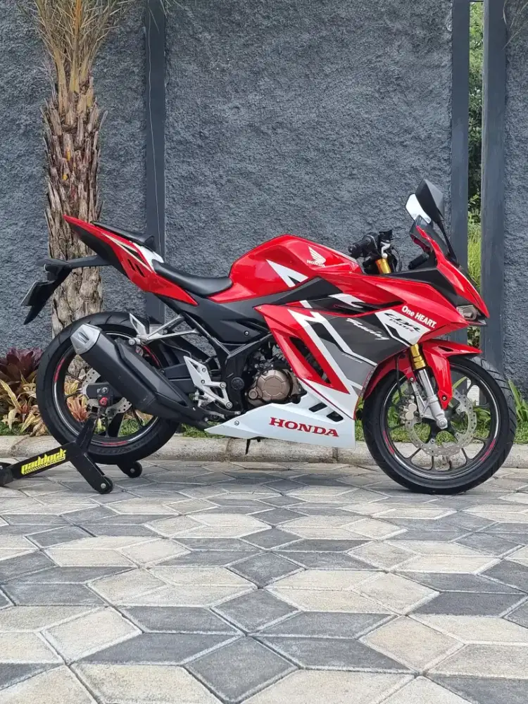 Honda New CBR 150R Facelift One Heart thn 2023 Odo 17rb Mulus
