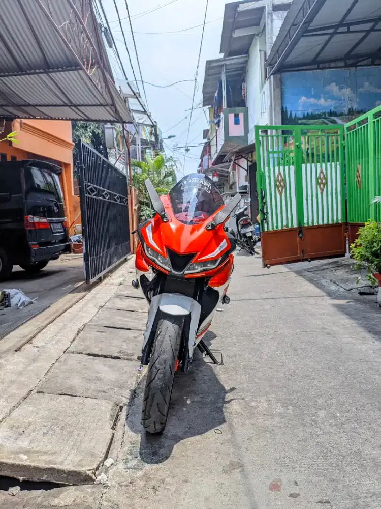 R15 V3 2017 low km