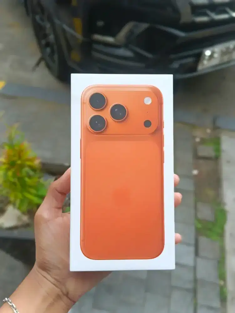 NEW 17 PRO 256 COSMIC ORANGE