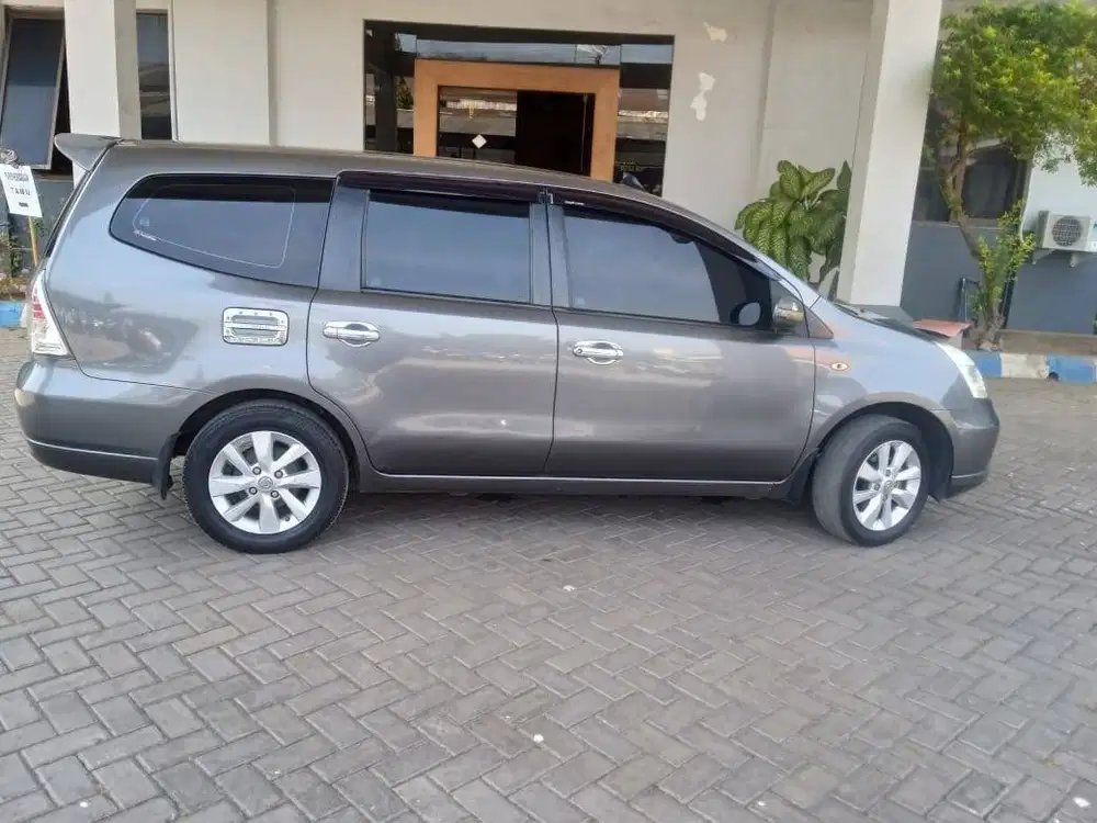 Nissan Grand Livina SV  1.5 MTtahun 2013