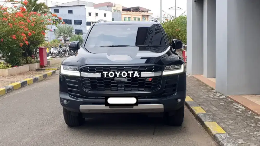 Toyota land cruiser lc300 gr sport tss 2024 hitam pajak panjang
