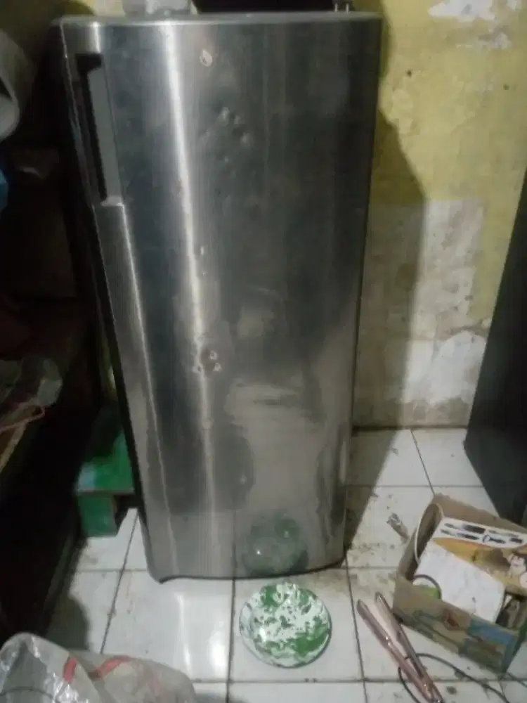 Kulkas dan show case dan kulkas