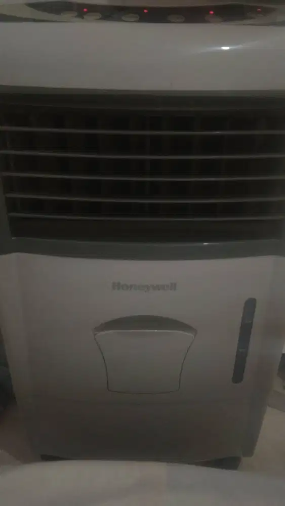 Jual cepat air cooler merk honeywell edisi pindahan.