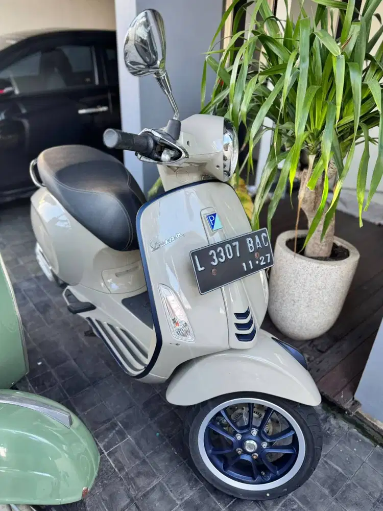 DIJUAL VESPA PRIMAVERA S (RARE COLOUR) BEIGE , 1990 KM ONLY !!