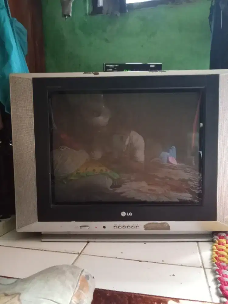 Televisi tabung LG 21 inch + STB