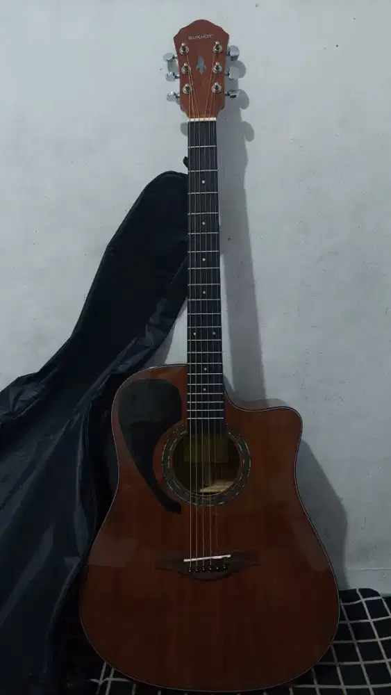 Gitar akustik bonus tas dan capo besi