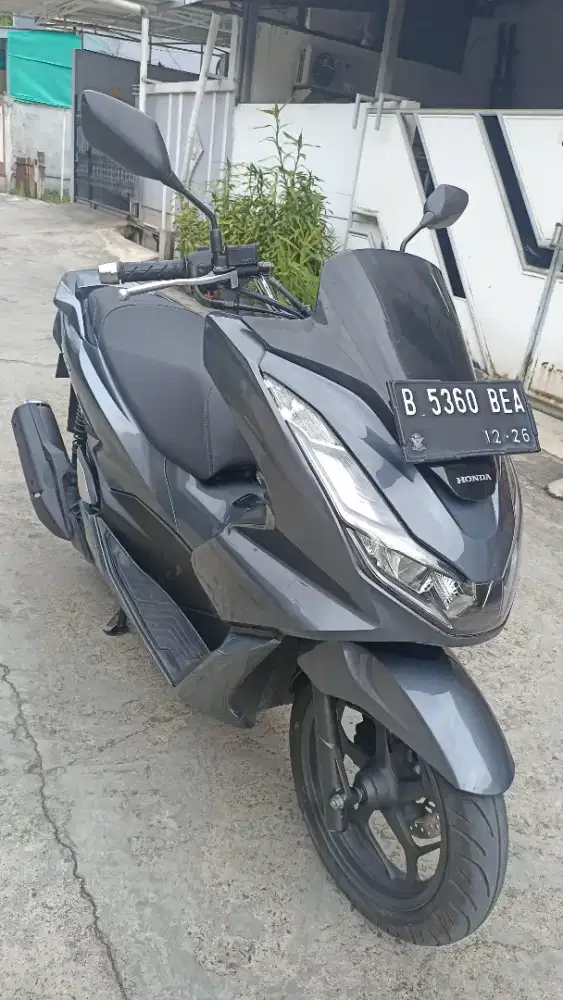 Honda PCX 160 tahun 2021 ( pajak baru 12-2026 ).