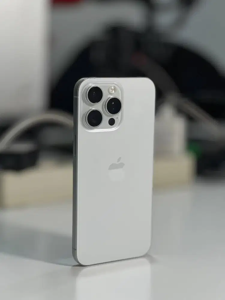 iPhone 15 Pro Max 256GB White Eks iBox Garansi Resmi. Mulus - BH 86%