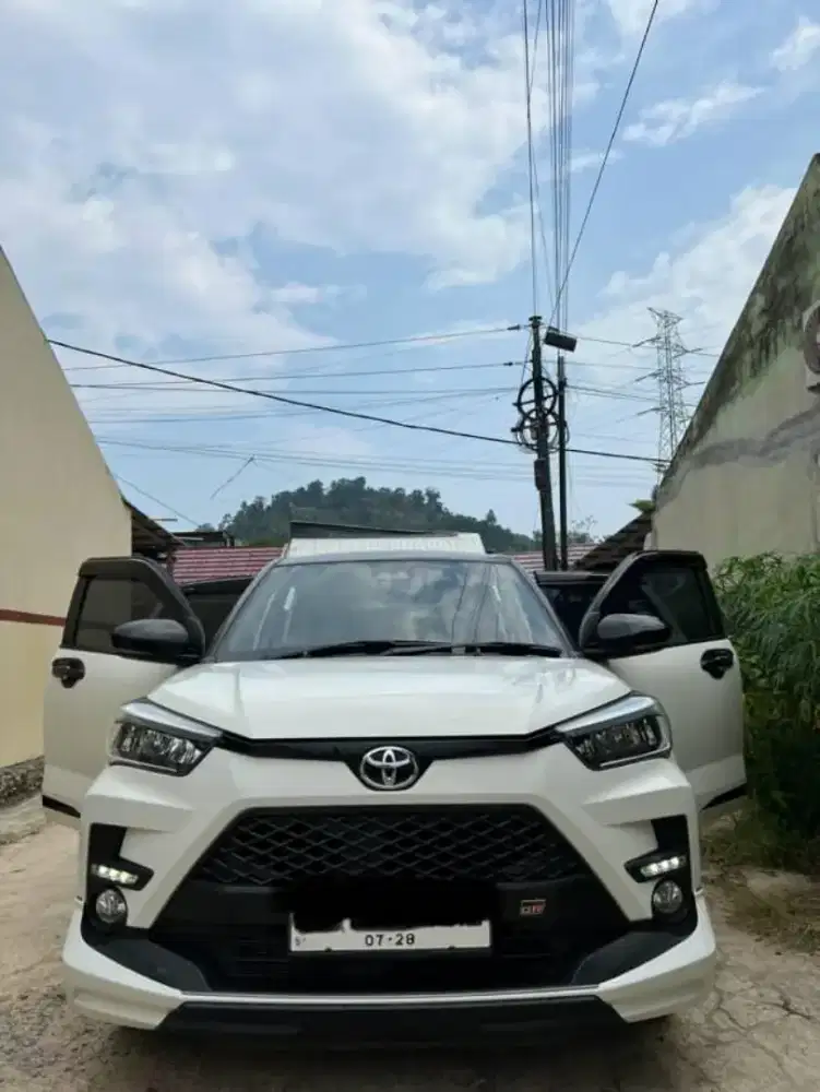 Toyota Raize GR 1.0 Turbo S CVT Twoo Tone Black And White