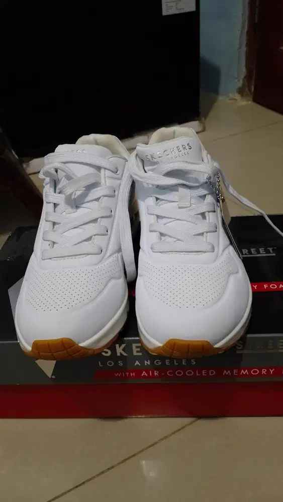 Uno Women's Sneakers - White