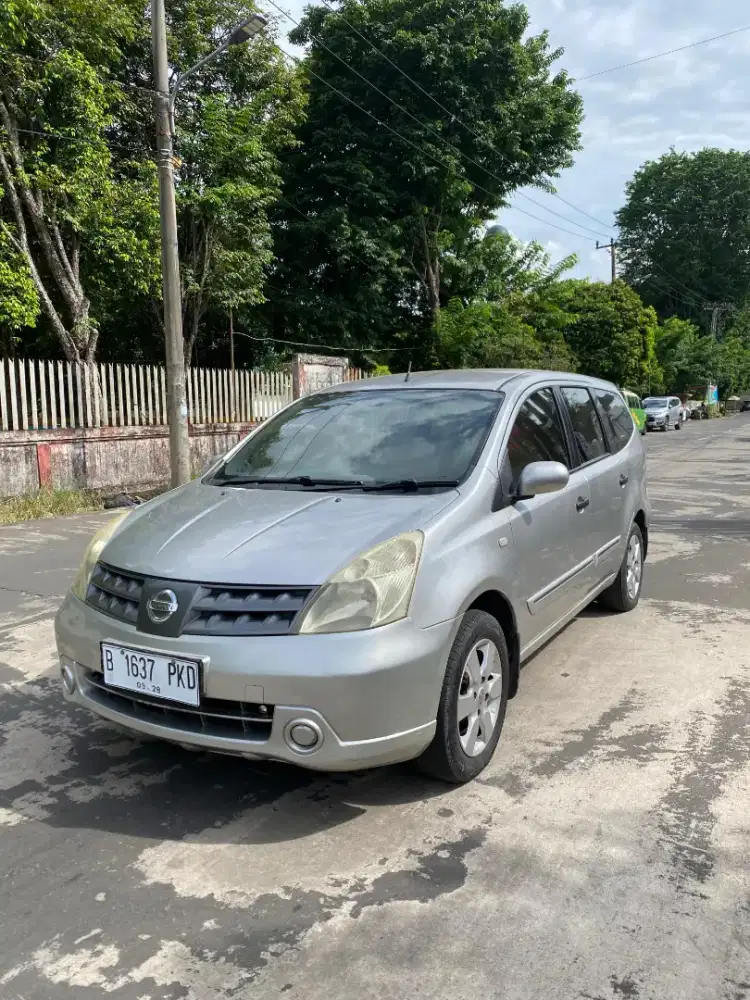 Nissan Grand Livina 2010 XV 1.5