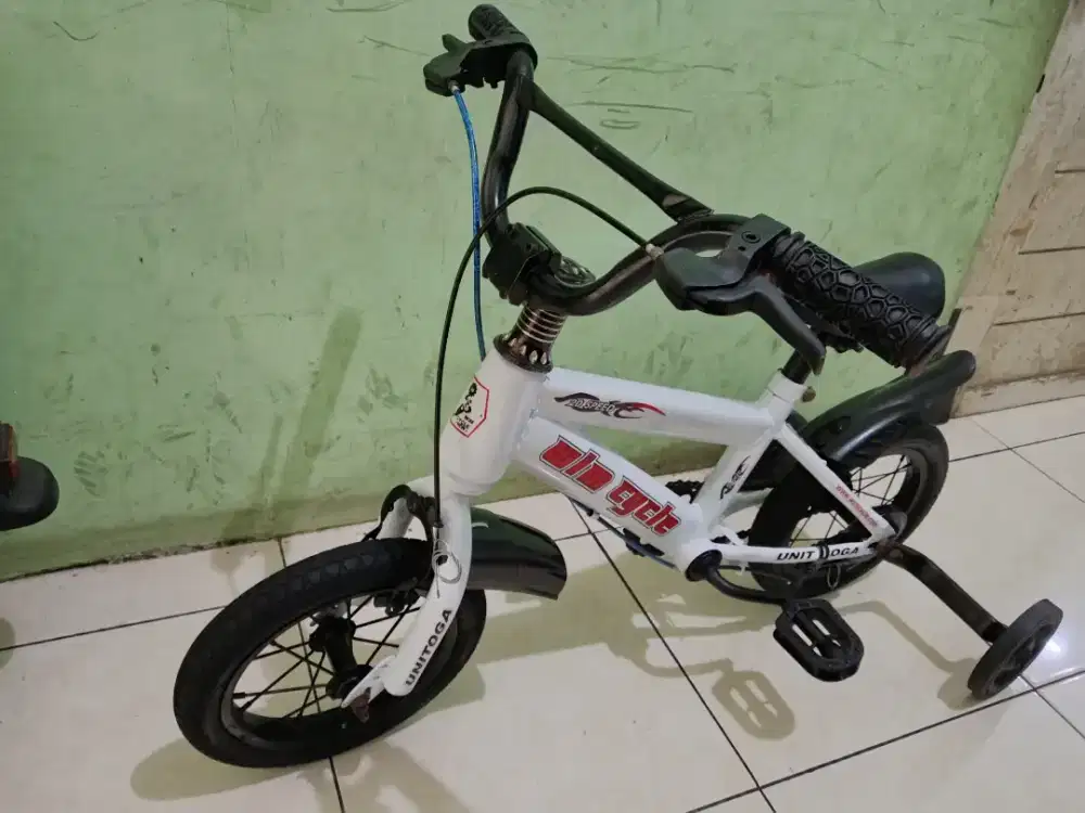Sepeda anak warna putih