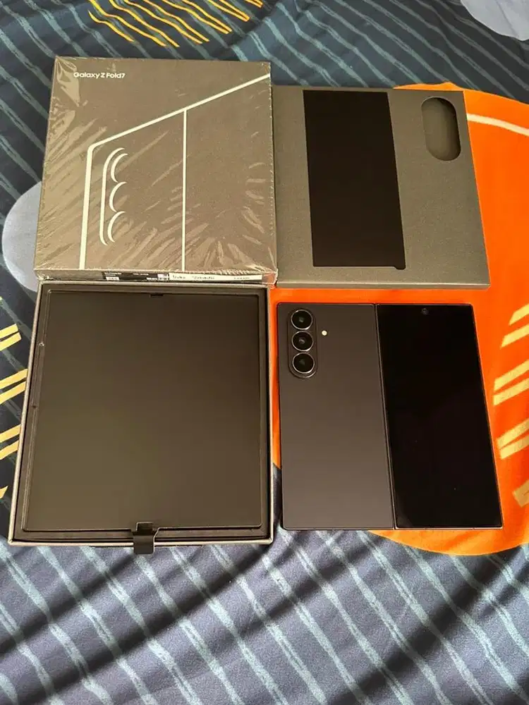 Samsung fold 7 12/512 sein on