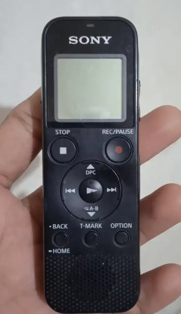 Perekam suara digital Sony ICD-PX470.