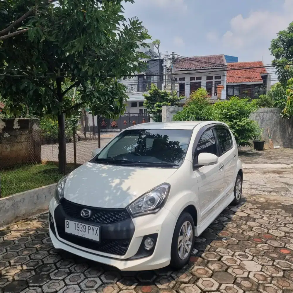 DAIHATSU SIRION'2016 RS MATIC KM56RB STNK BAN BARU PUTIH TERAWAT ISTW