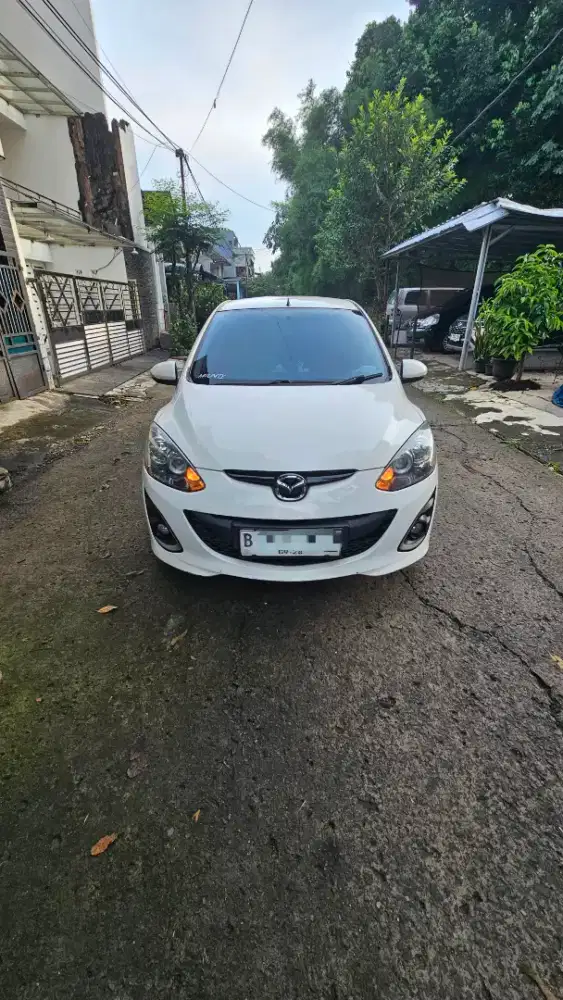 Mazda 2 R AT 2013