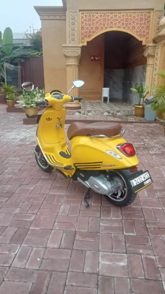 {jual cepat} Vespa Sprint surat lengkap 150cc