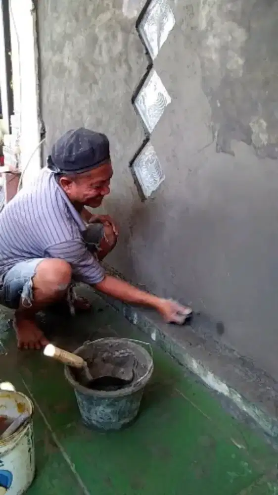 Tukang bangunan  ada