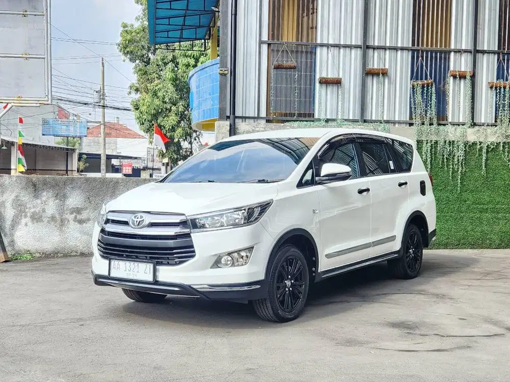Innova up Venturer 2019 matic pajak jalan