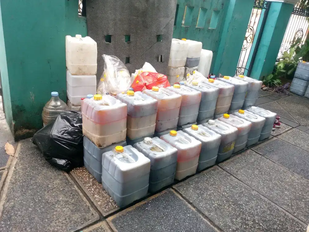 KURIR MINYAK JELANTAH