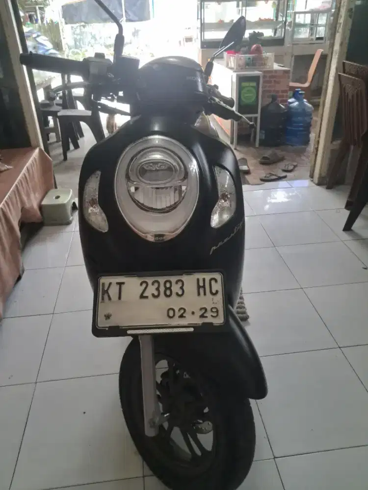 Scoopy prestige hitam 2024