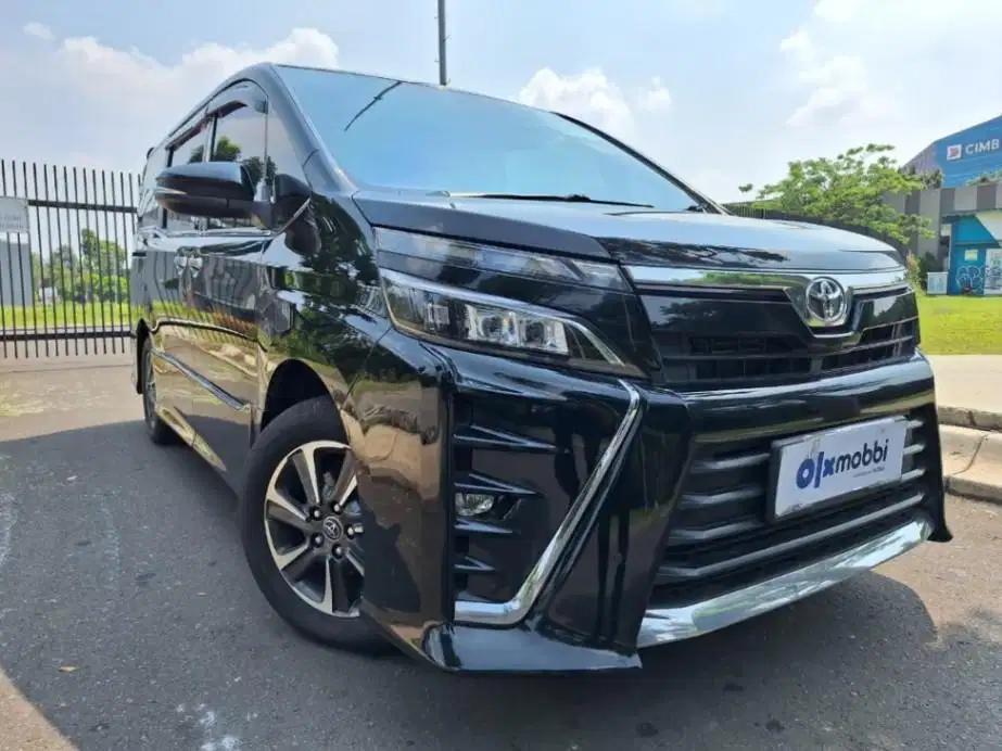 LOW DP Toyota Voxy 2.0 Bensin-AT 2018 BYK