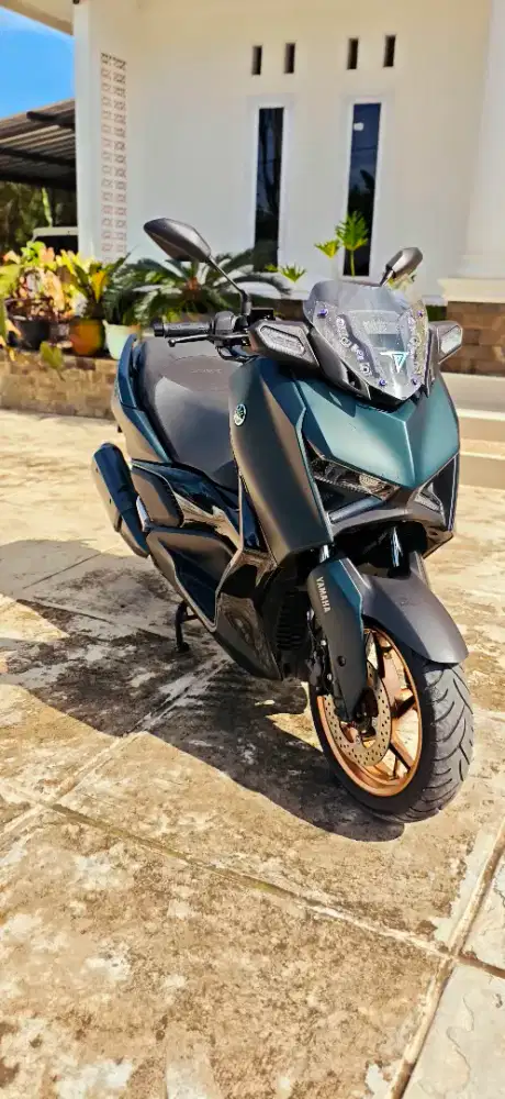 Xmax Connected 2023