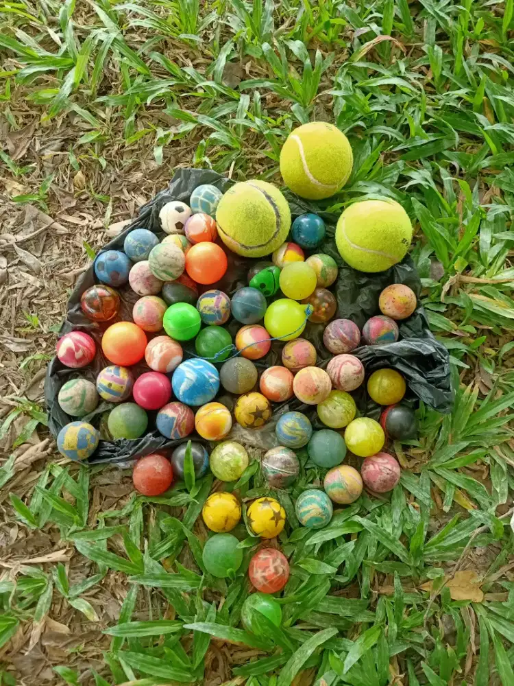 Di jual maina anak bola karet,bola kasti,mainan game air dll murah