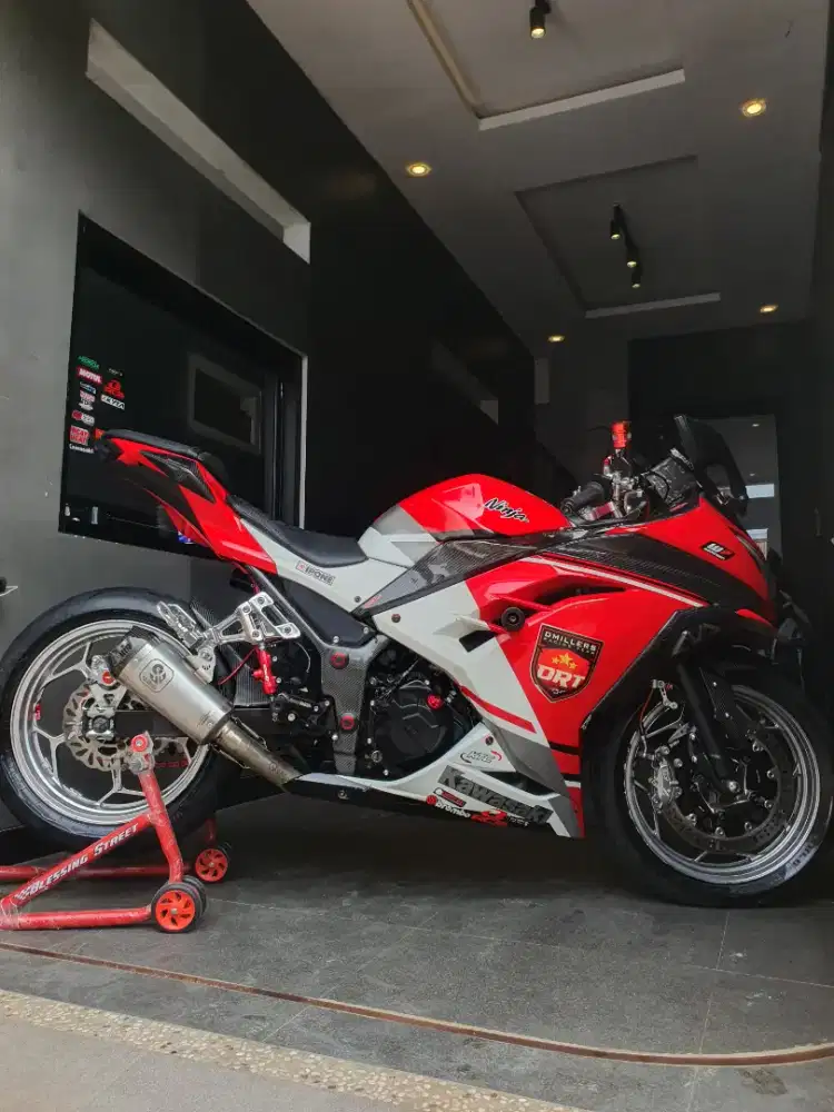 Kawasaki Ninja 250 FI Injeksi Tahun 2013 KM 31rb Mulus Full Modif 30jt