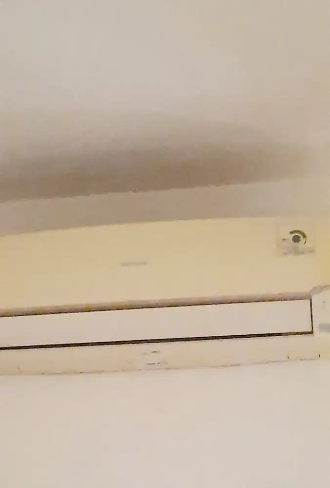 AC Sharp 0.5 pk masih nyala terpasang.