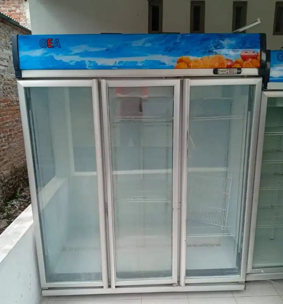 Showcase GEA 1500L 3 pintu