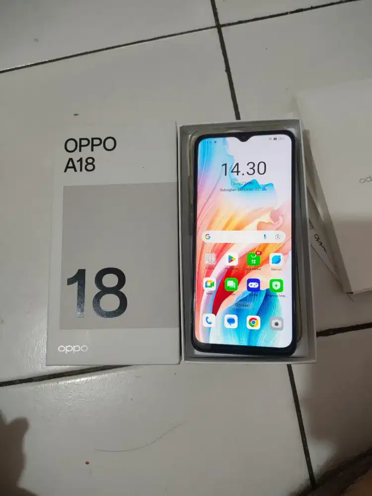 Oppo A18 4/128 original fullset