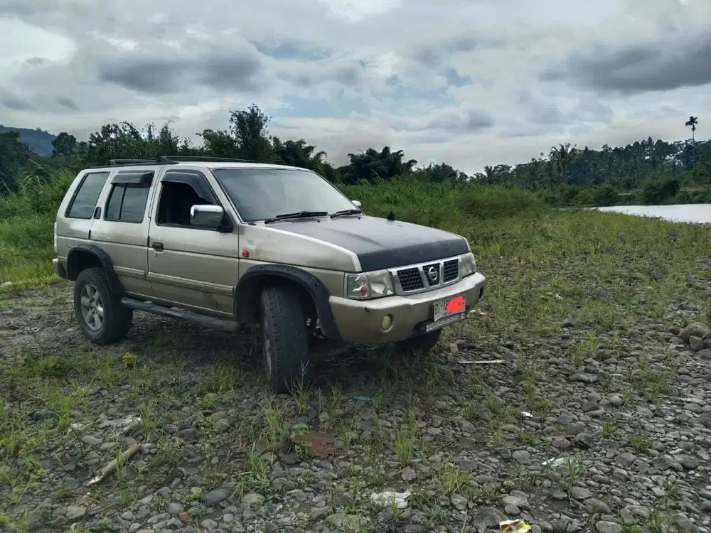 Mobil Terrano milik pribadi