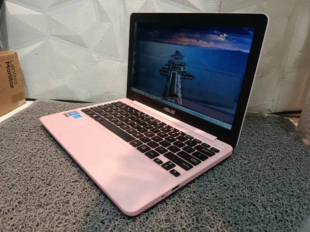Laptop Asus E203NAH  Intel Celeron 1.1GHz Ram 2 GB