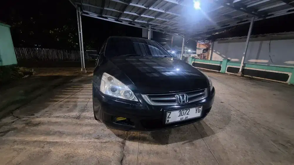 Honda accord taun 2004