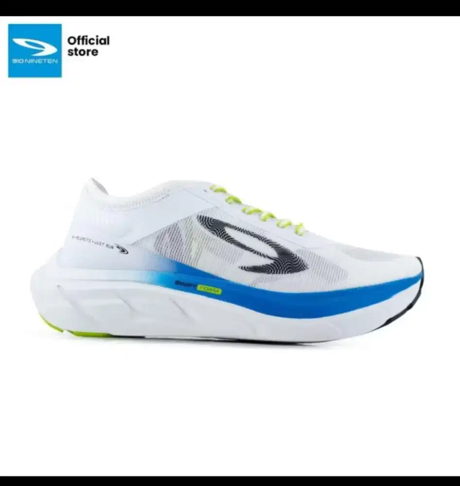 Dijual sepatu running pria. Nineten
