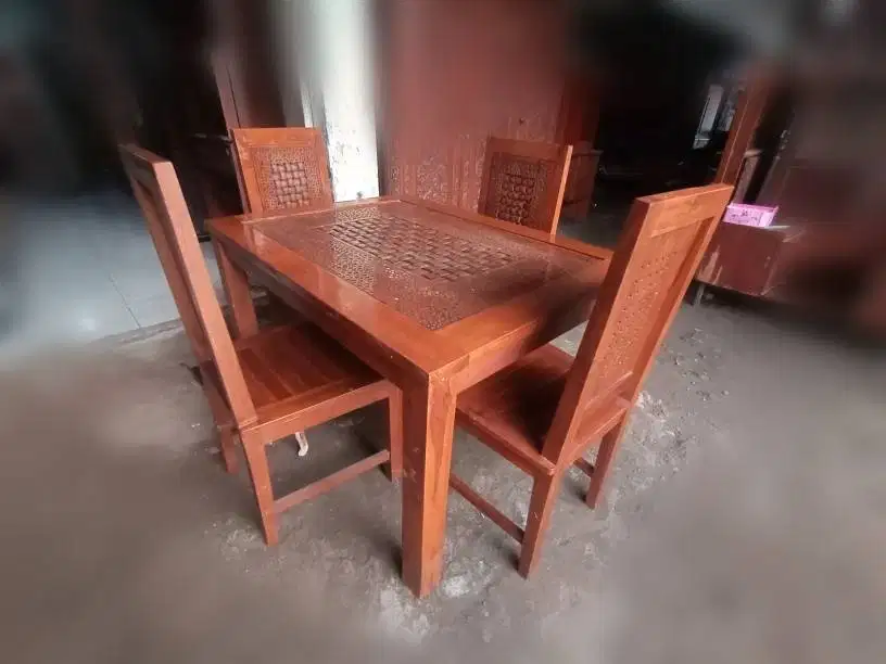 Meja Makan +4 kursi jati