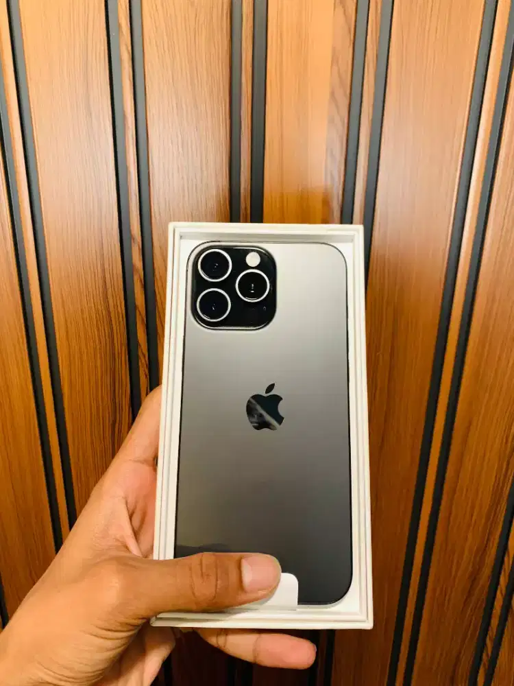 iPhone 16pm black titanium 256gb iBox