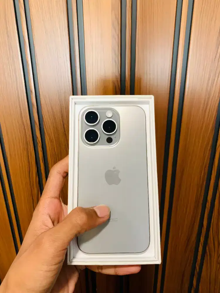 iPhone 15pro natural titanium 128gb iBox