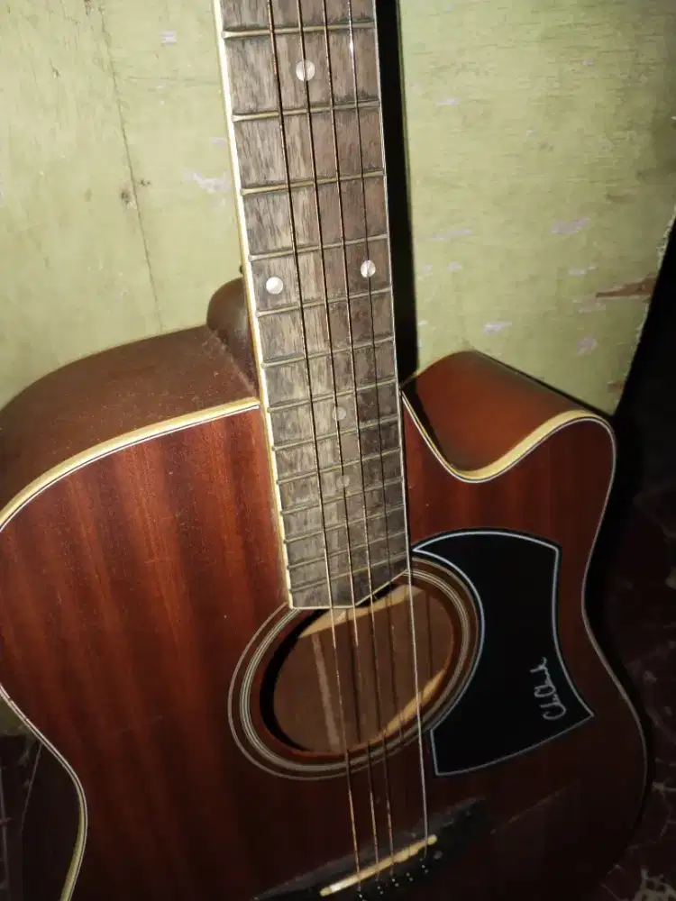 alat musik gitar