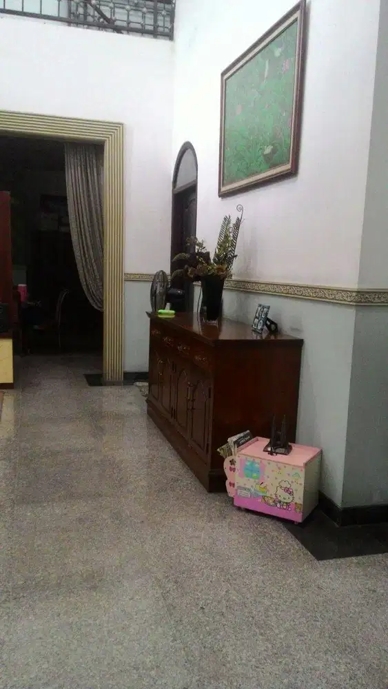 DIJUAL RUMAH LOKASI KOMERSIAL GAYUNGSARI HOOK GARASI 5 MOBIL