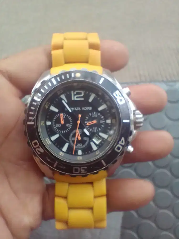 Jam tangan Michael Kors