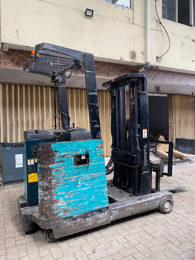 FORKLIFT 3 TON TOYOTA FBR30