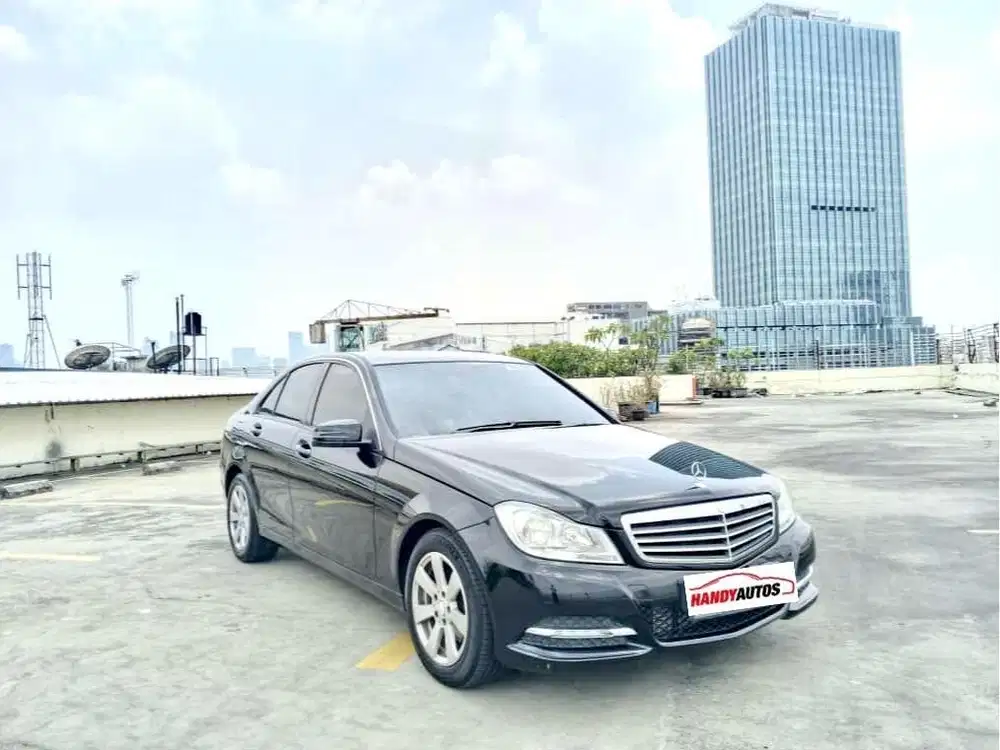Mercedes Benz C200 CGI Tahun 2013 Automatic Hitam Metalik