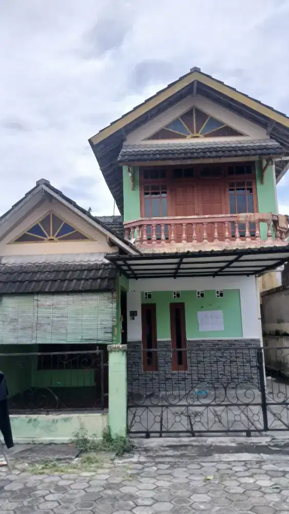 Disewakan rumah 2 lantai