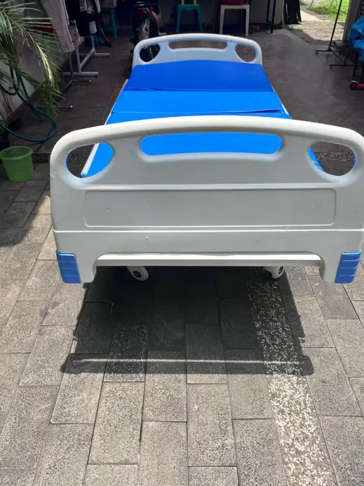 Tempat Tidur Rumah Sakit 3 Engkol – Kondisi Sangat Bagus!