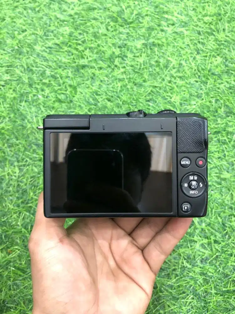 Mirorles canon m200 kit