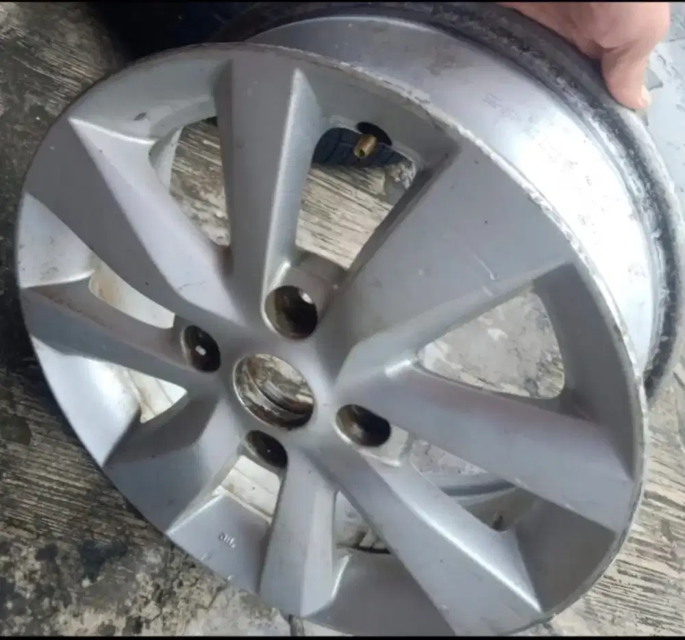 Velg Nissan Grand Livina R15