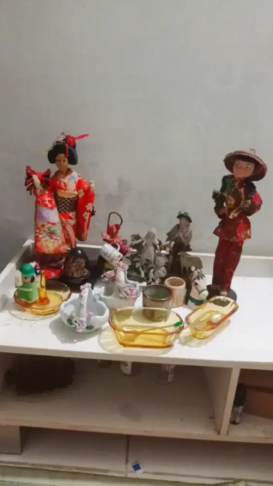 Pernak Pernik Pajangan Antik